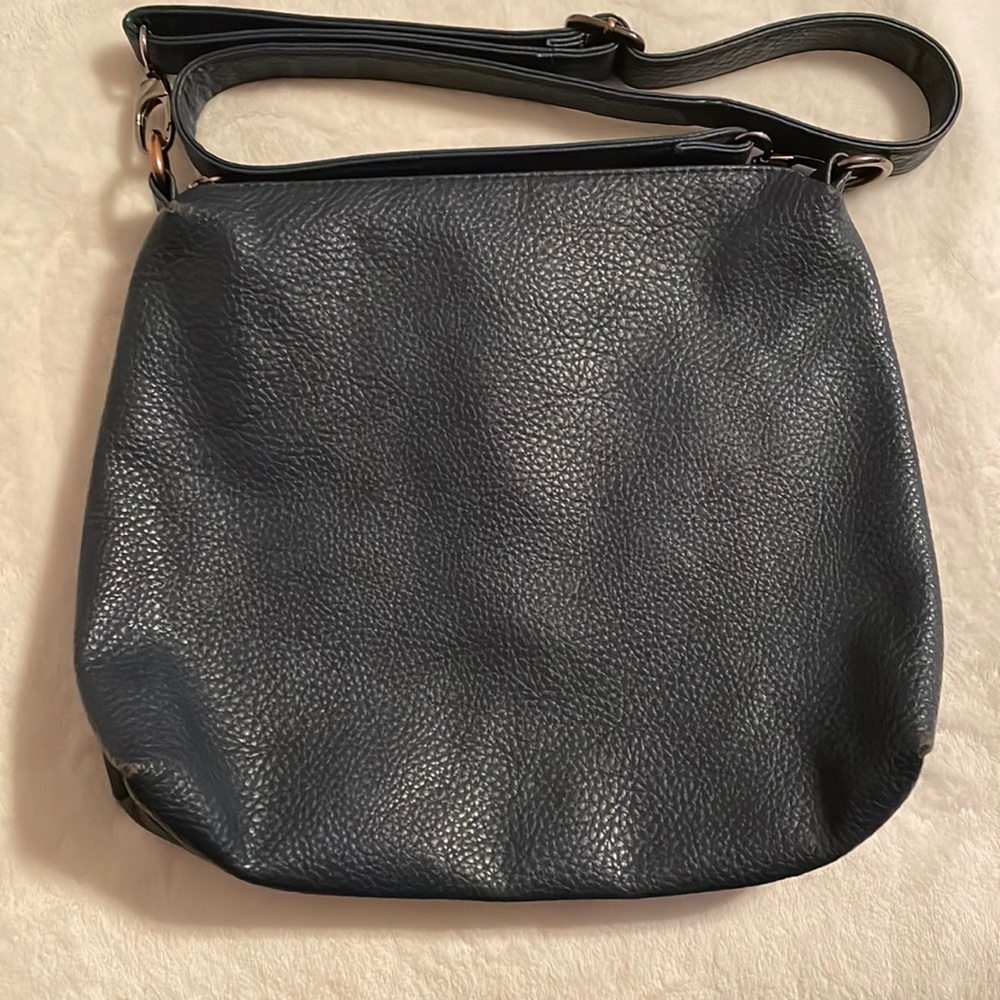 Navy blue vegan pebbled material shoulder bag.